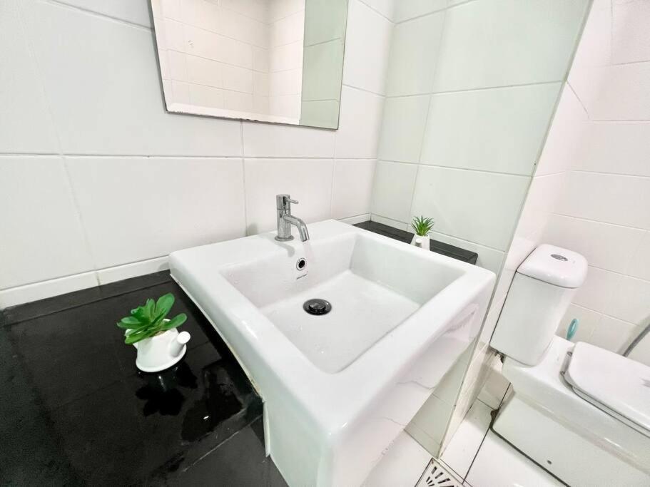 Apartemen G 1-5pax Cozy Trefoil 100mps Wifi & Tv Sccc